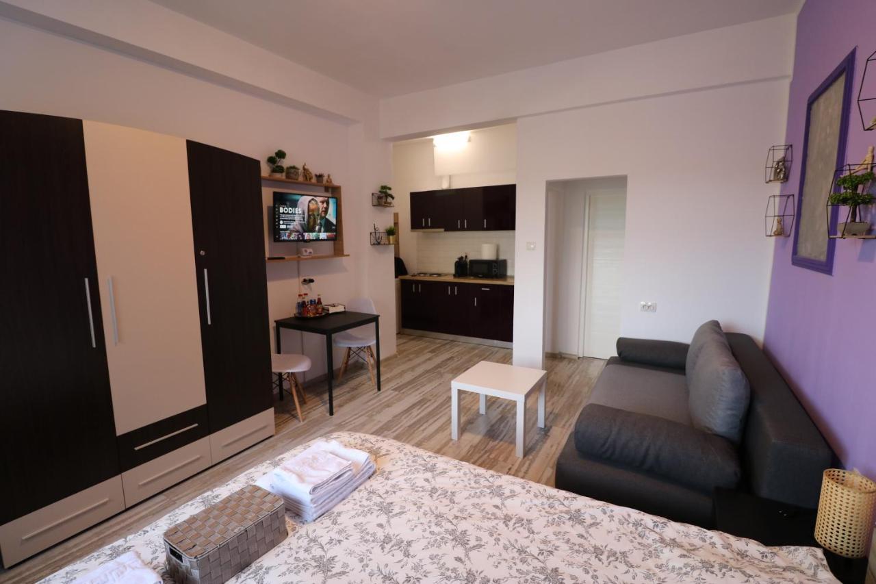 Charming Cozy Studio - Old Town - Free Minibar Lägenhet Bukarest Exteriör bild