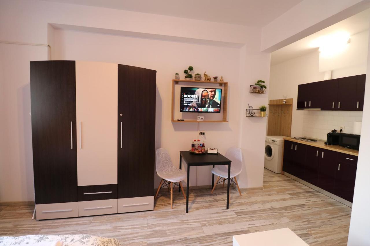Charming Cozy Studio - Old Town - Free Minibar Lägenhet Bukarest Exteriör bild